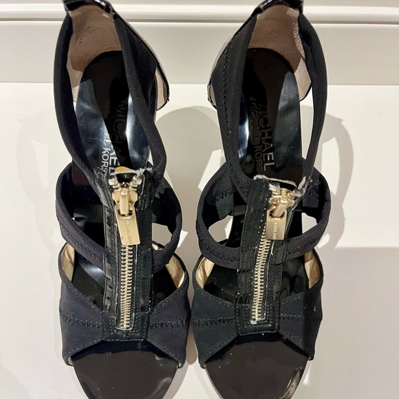 Michael Kors Women's Berkley Sandal Size 6 Heels Gold Zip T-Strap Black Leather - Picture 3 of 4